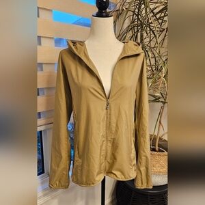 Uniqlo men's Packable Rain/wind Jacket in Tan